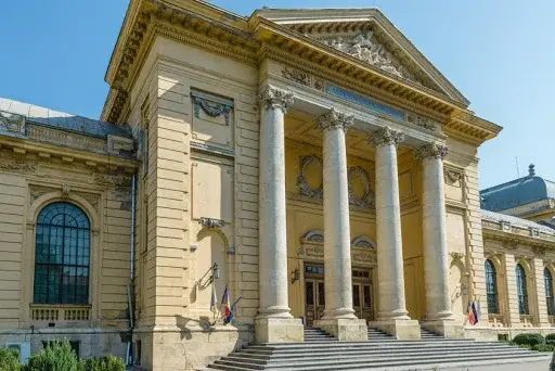 جامعة كارول دافيلا لعلوم الطب والصيدلة  بوخاريست – الدراسة فى رومانيا 