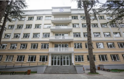 بجامعة باتومي الطبية الدولية 2025/2026 